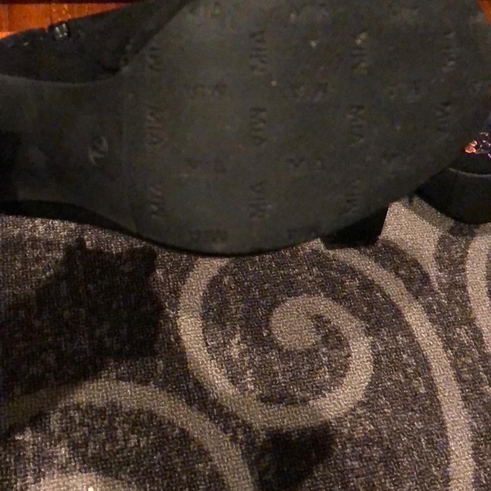 Suede embroidered ankle boots - Picture 4 of 6